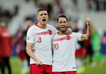 Hakan Napoli'ye gitsin