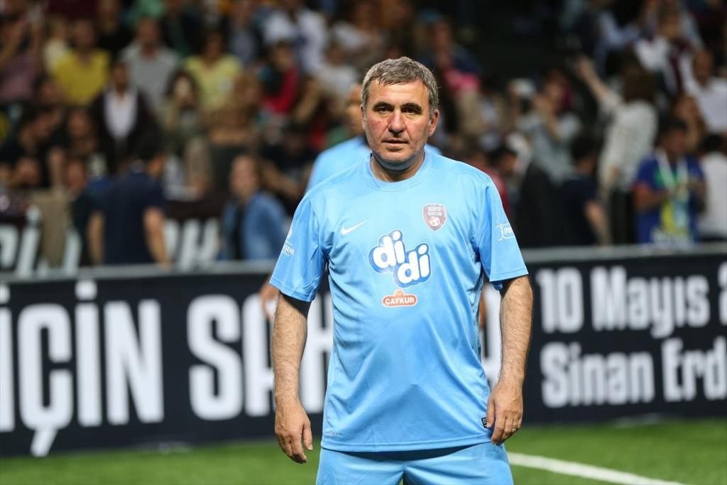 Futbolun yıldızları Darülaceze için oynadı