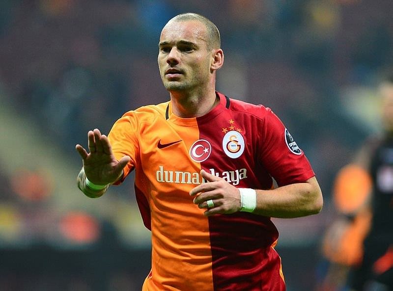 Galatasaray’dan Sneijder’e bir şok daha!