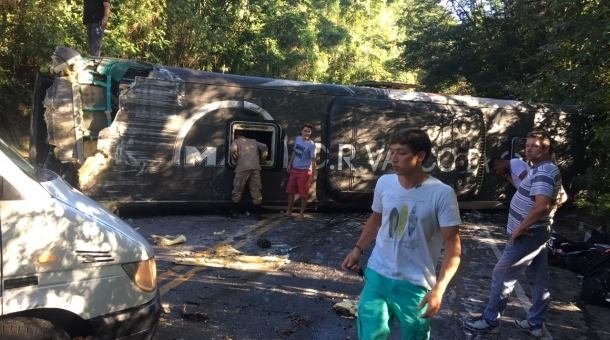 Vasco da Gama futbolcularını taşıyan otobüs devrildi