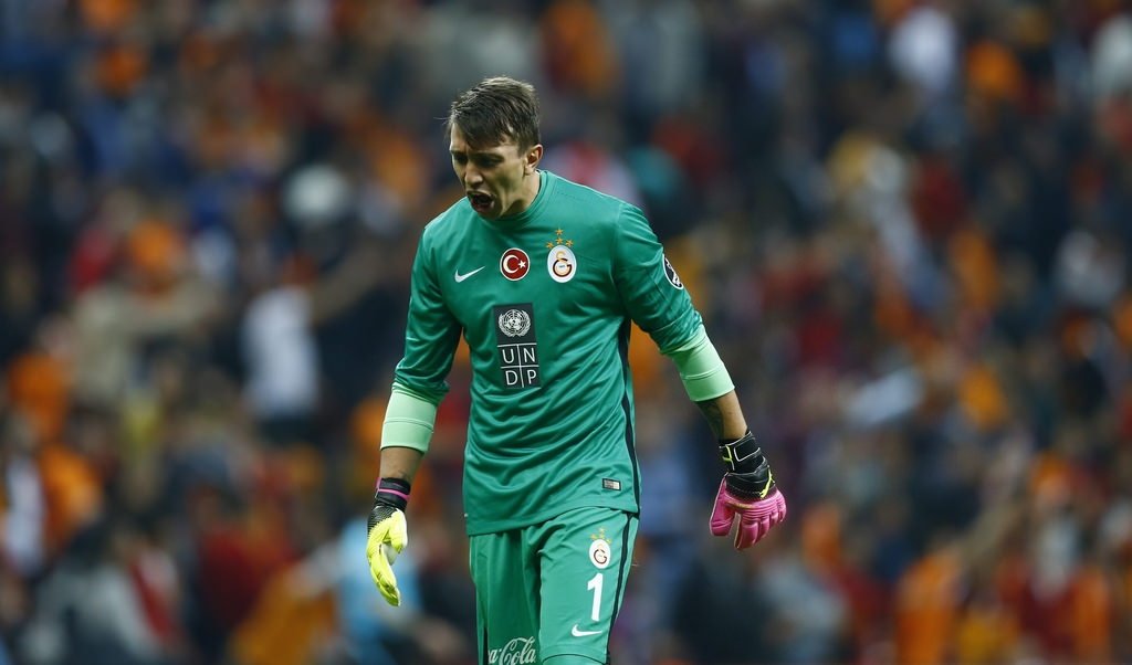 Muslera çalım attı taraftar çıldırdı