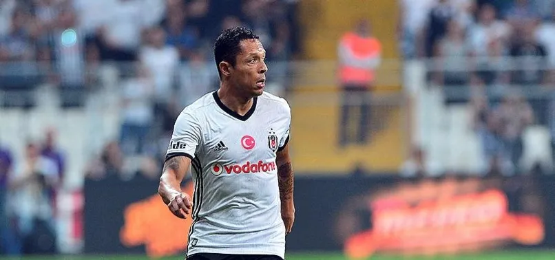 Adriano'dan sürpriz paylaşım