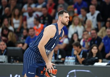A. Efes'ten sakatlık açıklaması! Papagiannis...