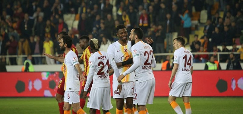 Tribünden indi golünü kaydetti