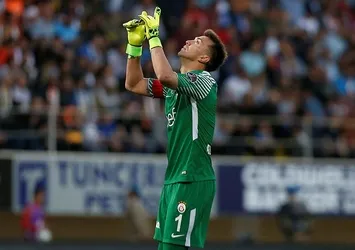 Muslera, G.Saray'ı ipten aldı
