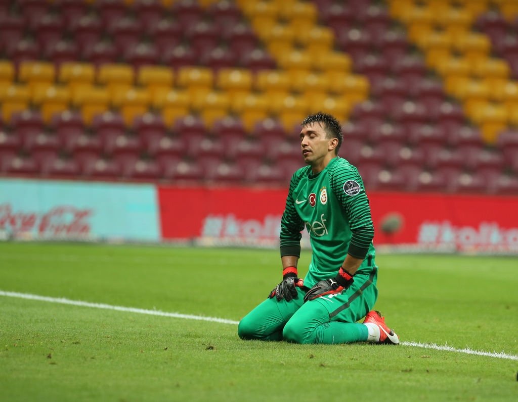 Muslera çalım attı taraftar çıldırdı