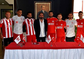 Sivasspor yeni transferlerini tanıttı