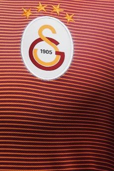 Galatasaray genç oyuncuya imza attırıyor