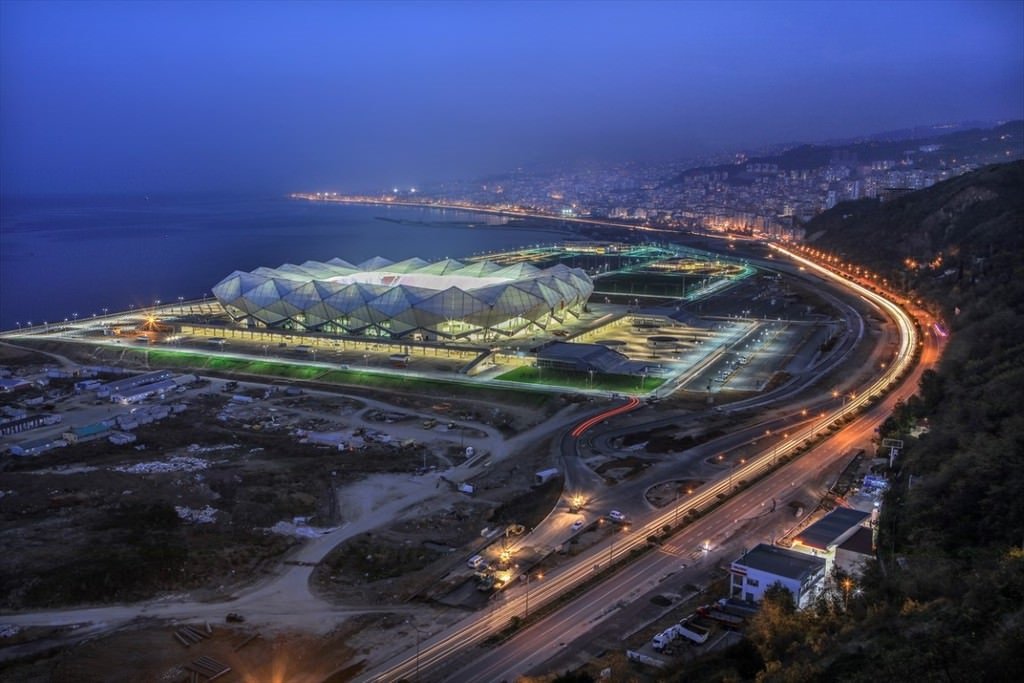 Akyazı Stadı’nda çim serimi bitti