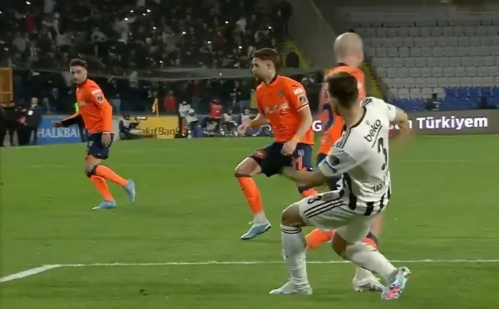 Beşiktaş'ta şok sakatlık! Oyuna devam edemedi - 1