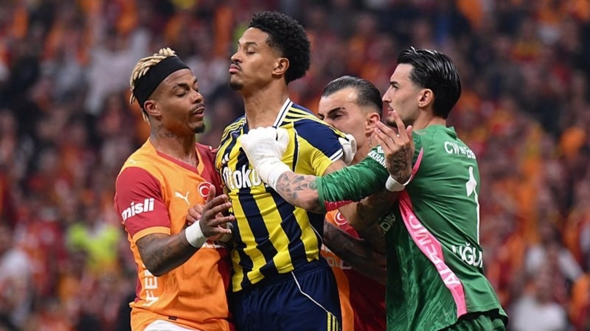 Galatasaray-Fenerbahçe derbisinin başında tansiyon yükseldi!