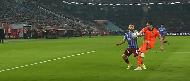 Trabzonspor - Başakşehir maçında penaltı beklentisi! İşte Hasan Ali Kaldırım'ın yer aldığı o pozisyon... - 2
