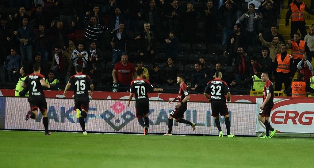 Gaziantepspor-Fenerbahçe karşılaşmasından kareler
