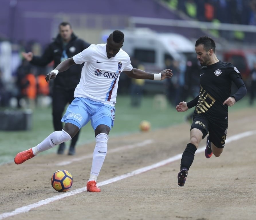 Osmanlıspor-Trabzonspor karşılaşmasından kareler