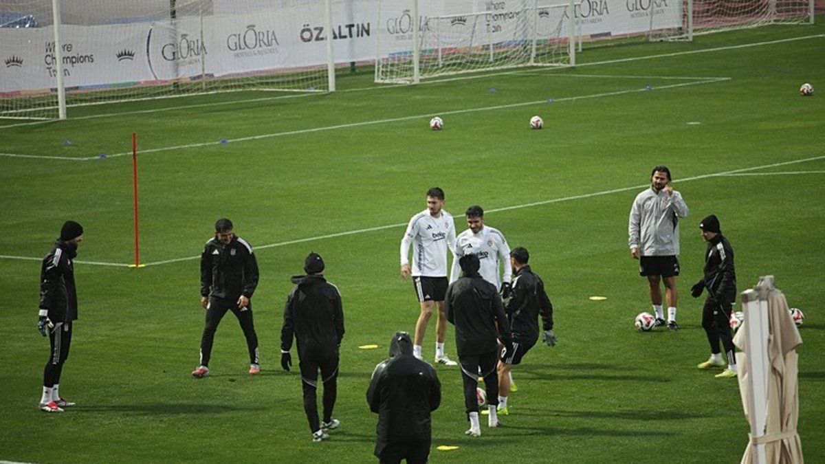 Beşiktaş'ta Cengiz Ünder takımla çalıştı