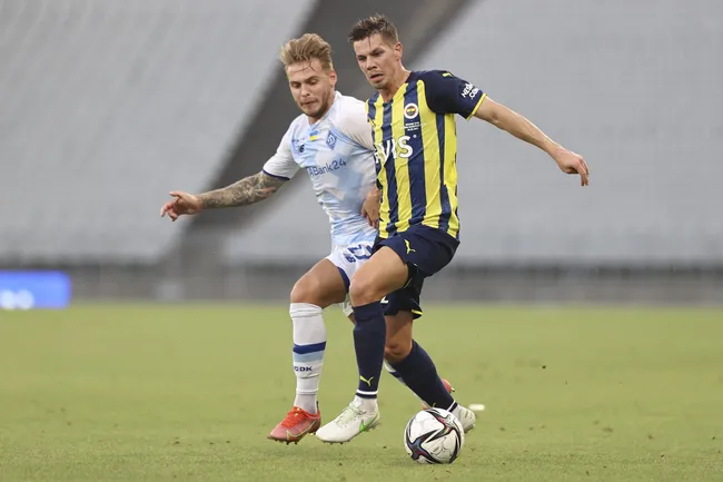 Son dakika spor haberi: Fenerbahçe sol bek transfer etmesi durumunda Sosa ve Zajc'tan birini gönderecek! - 2