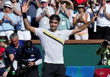 Federer çeyrek finalde