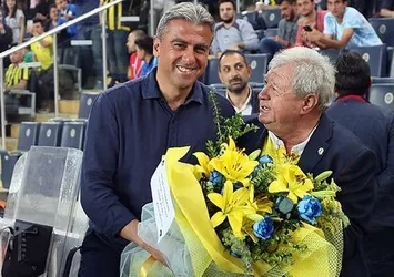 Taraftardan Hamza Hamzaoğlu’na çiçek