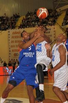Anadolu Efes zorlanmadı
