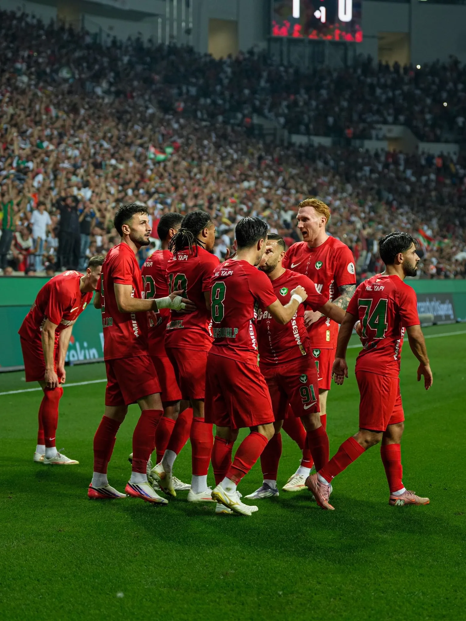 Amedspor Başakşehir'i 5-0 Yenerek Serisini Sürdürdü