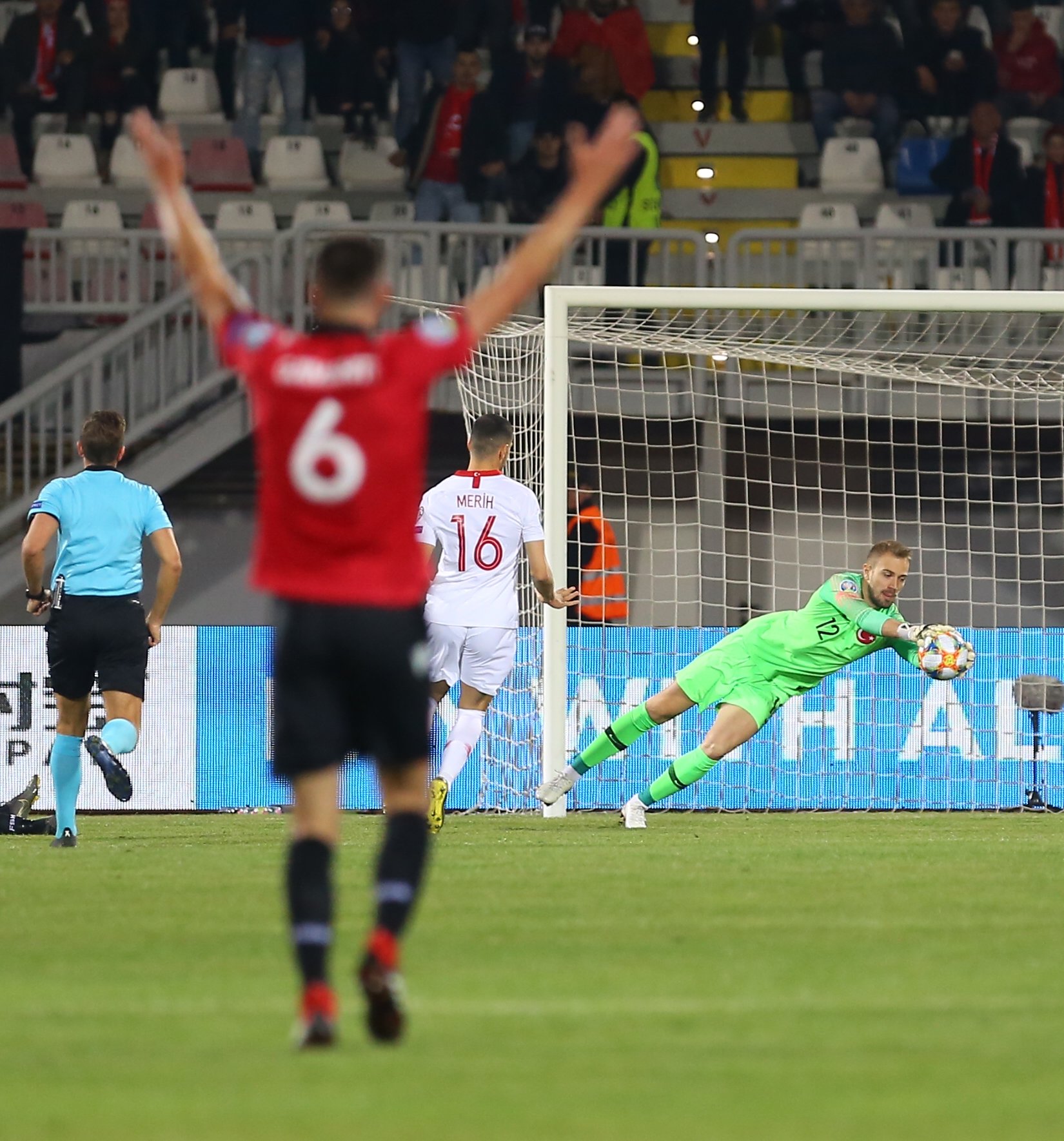 Usta yazarlar Arnavutluk - Türkiye maçını değerlendirdi!