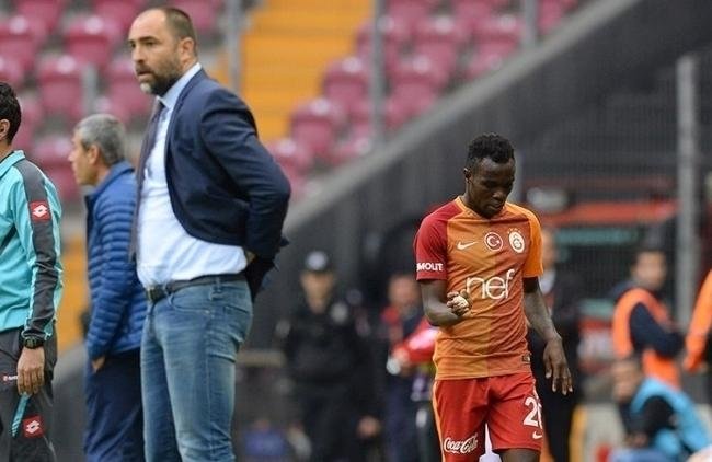 Galatasaray’da hoca ile oyuncu krizleri bitmiyor