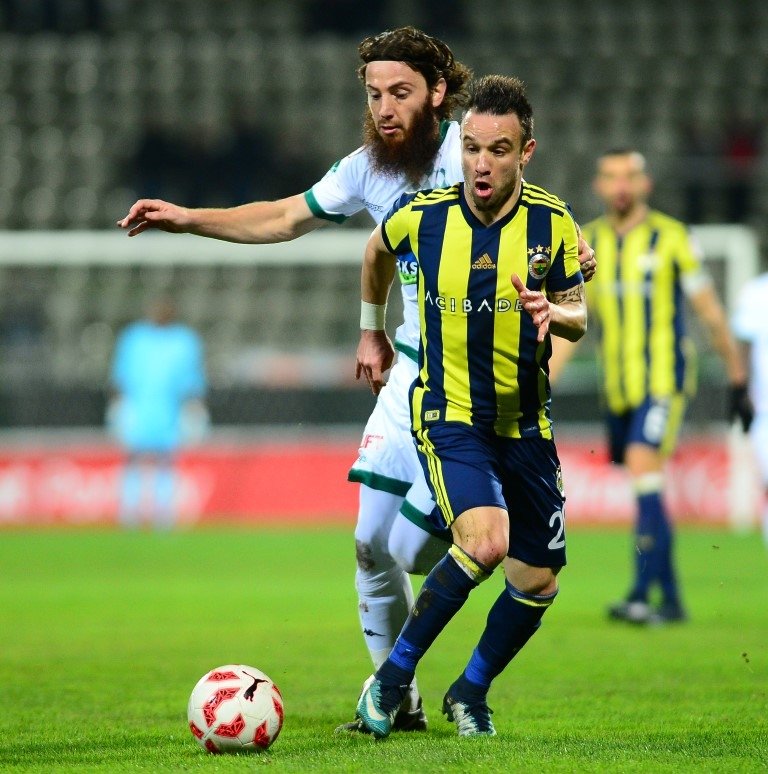 Valbuena, Fenerbahçe’yi kafada bitirdi!