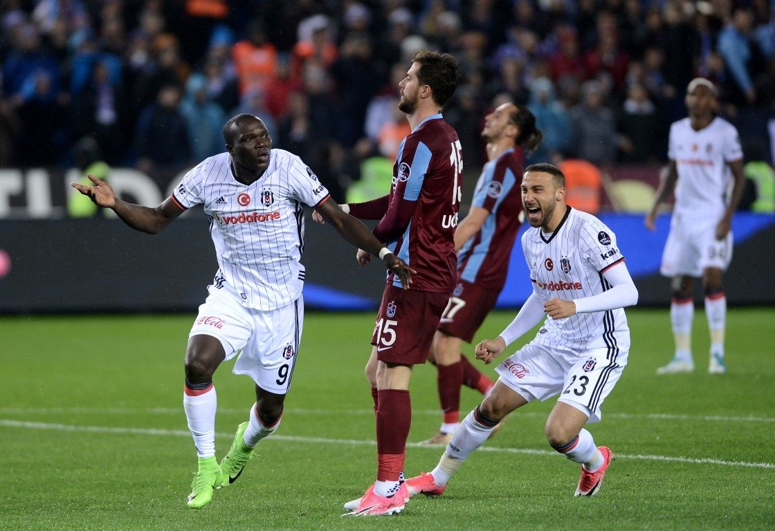 Cenk Tosun ilk peşinde