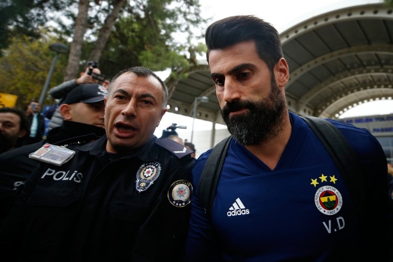 Fenerbahçe efsanesi transferi açıkladı!