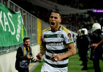 Titi, Göztepe ile 2 yıllığına anlaştı