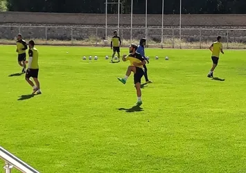 Hakan Çalhanoğlu'nun kardeşi imzayı attı