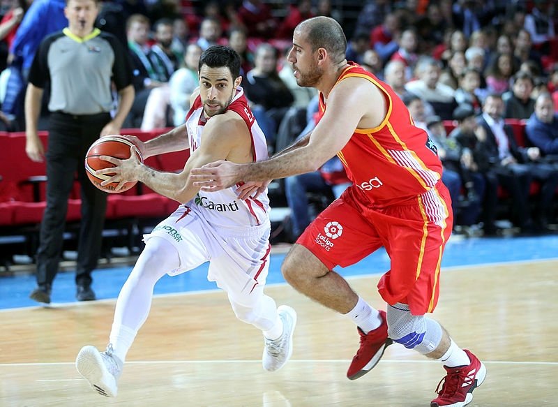 12 Dev Adam İspanya’yı devirdi