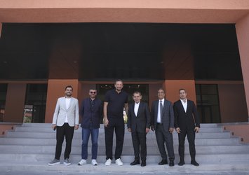 Dursun Özbek Basketbol Gelişim Merkezi'ni ziyaret etti!