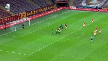 Galatasaray - Darıca Gençlerbirliği maçında gergin anlar! Belhanda ile Emre Akbaba...