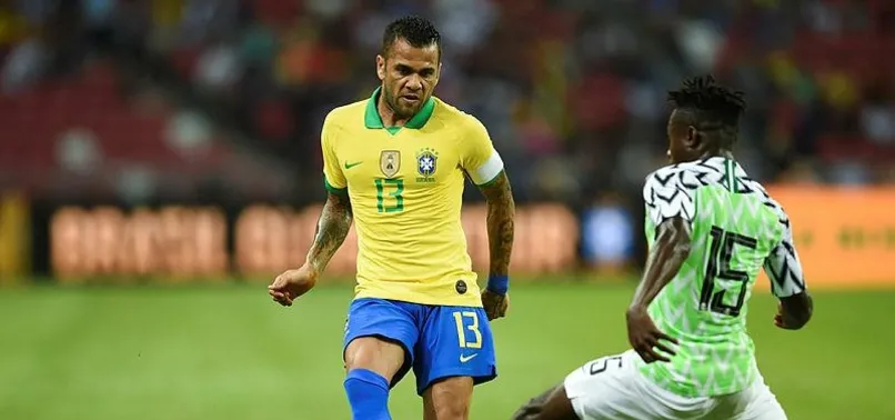 Dani Alves: Paris'te çok ırkçı var