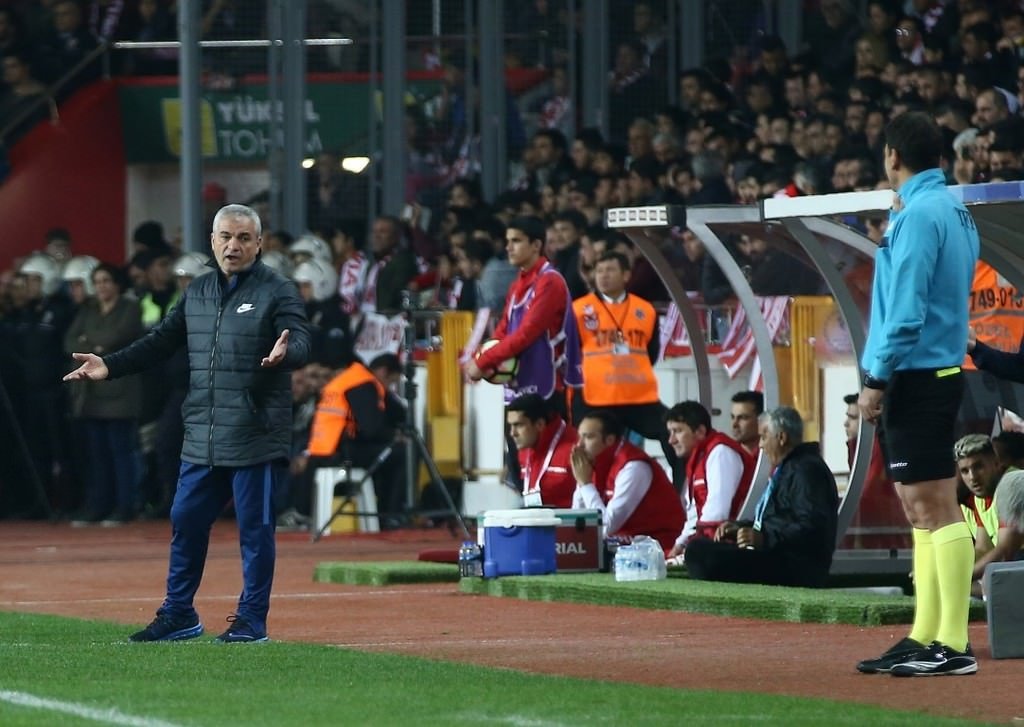 Antalyaspor-Beşiktaş karşılaşmasından kareler