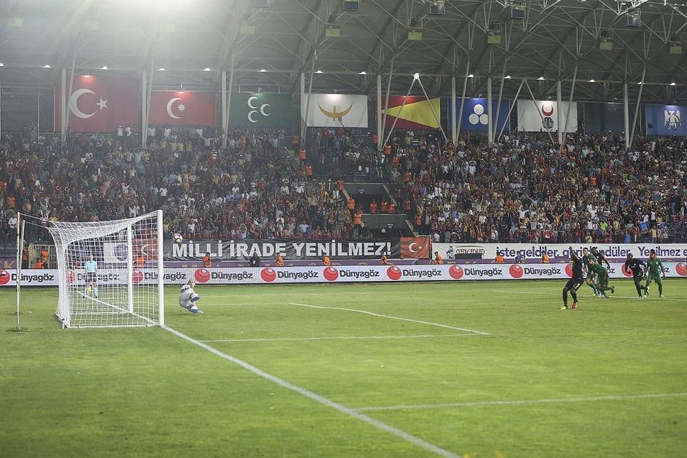 Osmanlıspor maçında anlamalı pankart