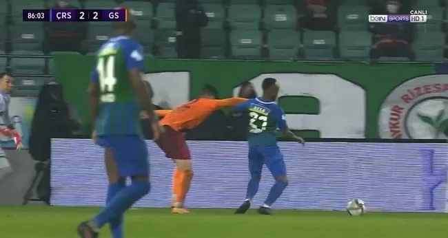 SON DAKİKA GALATASARAY HABERİ - Galatasaray'da Berkan Kutlu kırmızı kart gördü! İşte o pozisyon... - 2