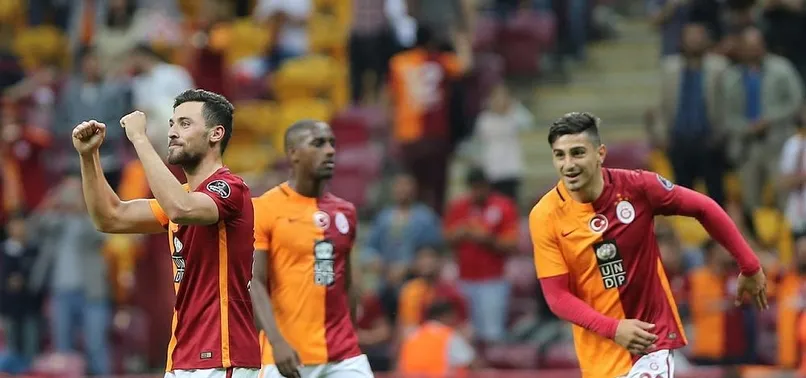 Galatasaray lig perdesini evinde açıyor!