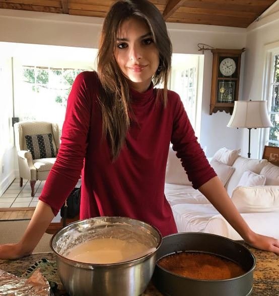 Emily Ratajkowski, Juventus’un gecesine damga vurdu