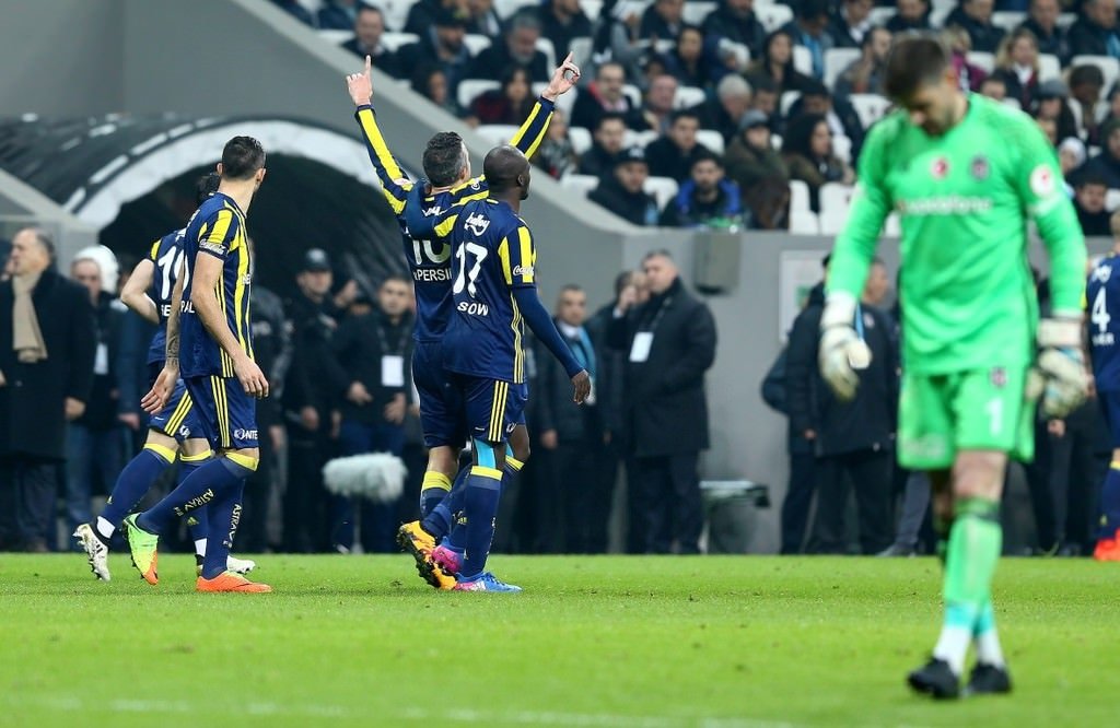 Fenerbahçe’den Van Persie tişörtü