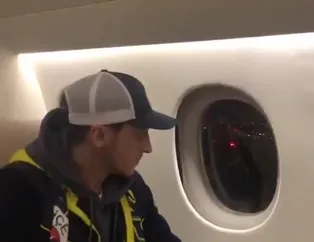 Mesut Özil İstanbul'a geliş görüntülerini paylaştı! İşte uçağın içindeki eğlenceli anlar