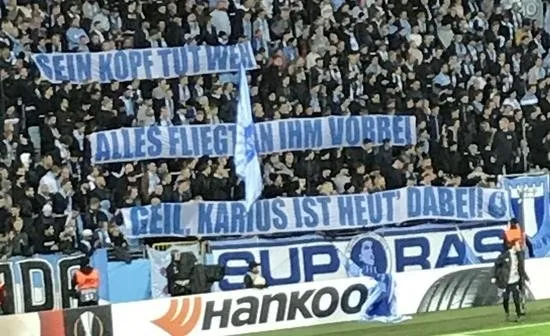 Malmö taraftarından Karius'a özel pankart - 1