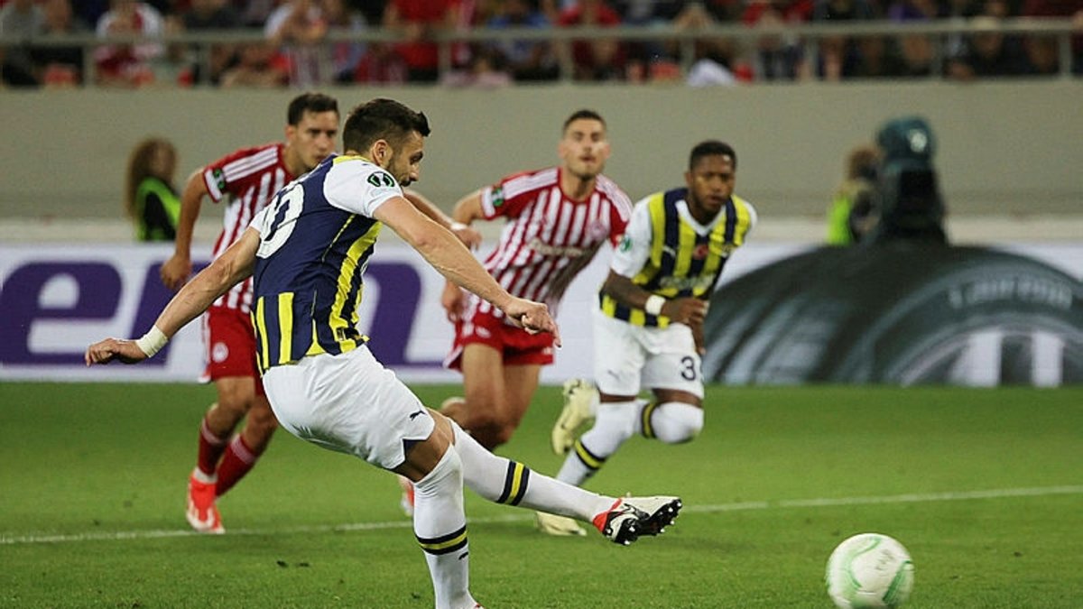 Olympiakos 3-2 Fenerbahçe (MAÇ SONUCU-ÖZET) F.Bahçe pes etmedi, tur İstanbul'a kaldı!