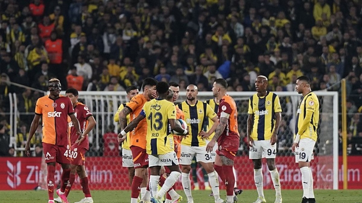Şampiyonluk yarışında işler kızıştı! İşte Fenerbahçe ve Galatasaray'ın kalan maçları Şampiyonluk yarışında işler kızıştı! İşte Fenerbahçe ve Galatasaray'ın kalan maçları