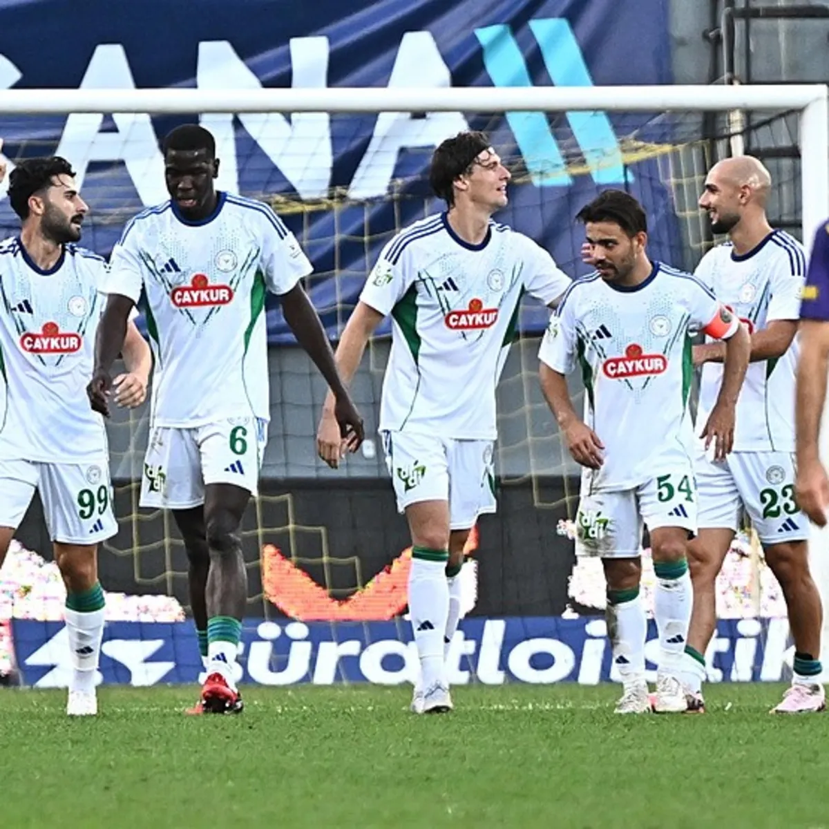 Çaykur Rizespor’dan 10 Kişiyle kritik zafer! Eyüpspor’u deplasmanda devirdi