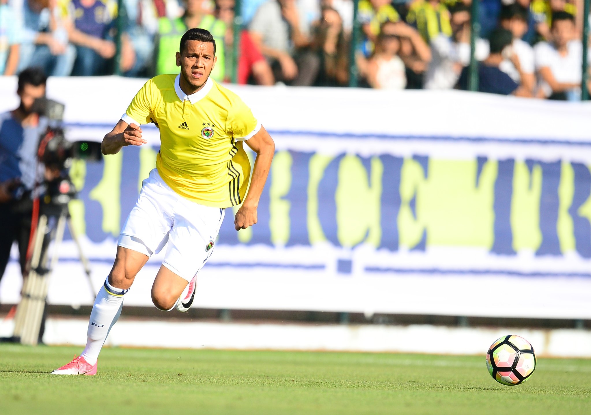 Josef de Souza’ya teklif geldi sosyal medya yıkıldı!