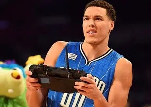 Aaron Gordon pes etti