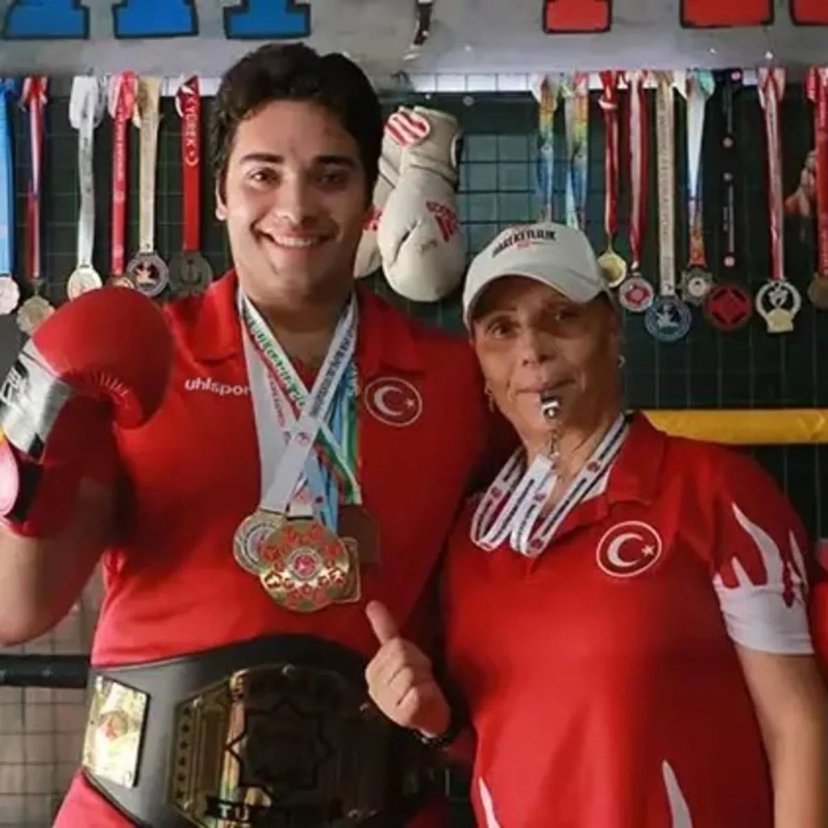 Kick boks antrenörü anne, oğlunu Avrupa'ya hazırlıyor!
