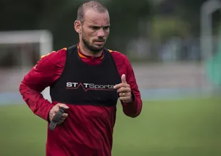 Sneijder'den bomba itiraf! 'Milan'da oynamak isterim'